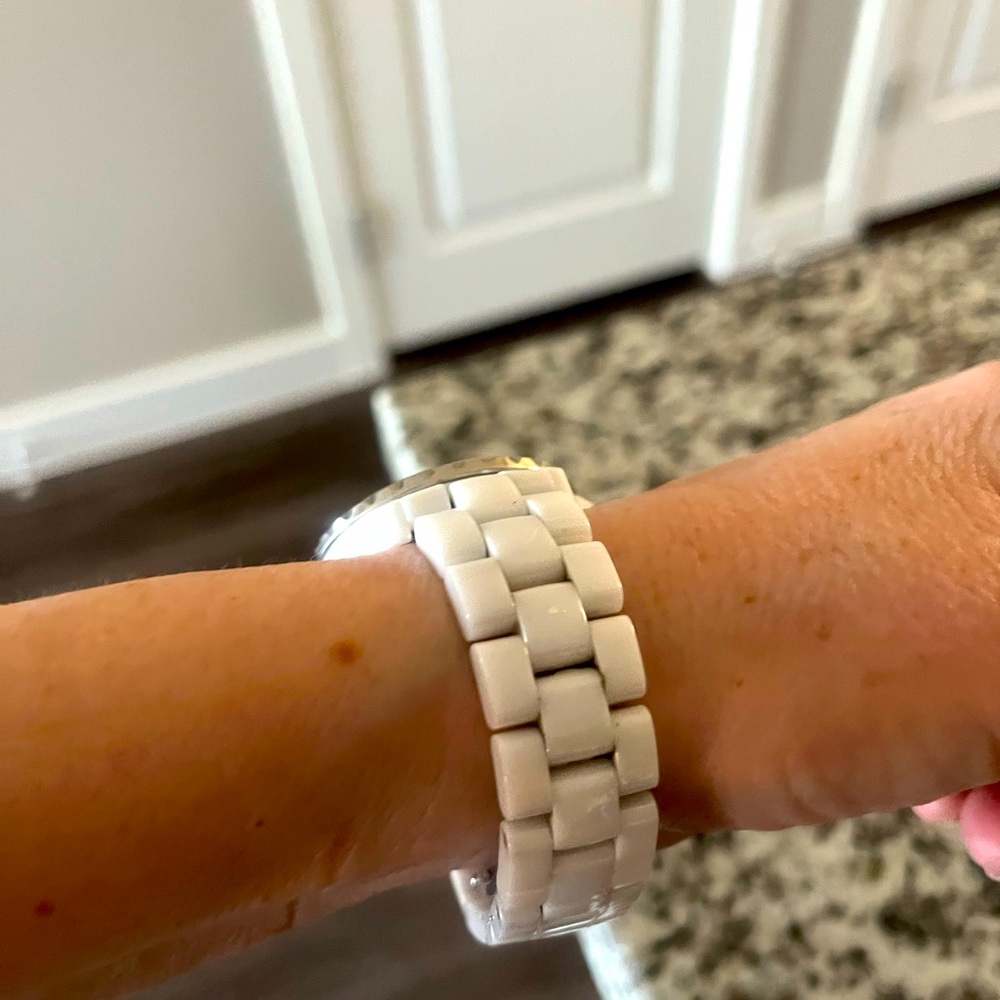 White ceramic NR Chanel J12 watch🤍 - Picture 3 of 10